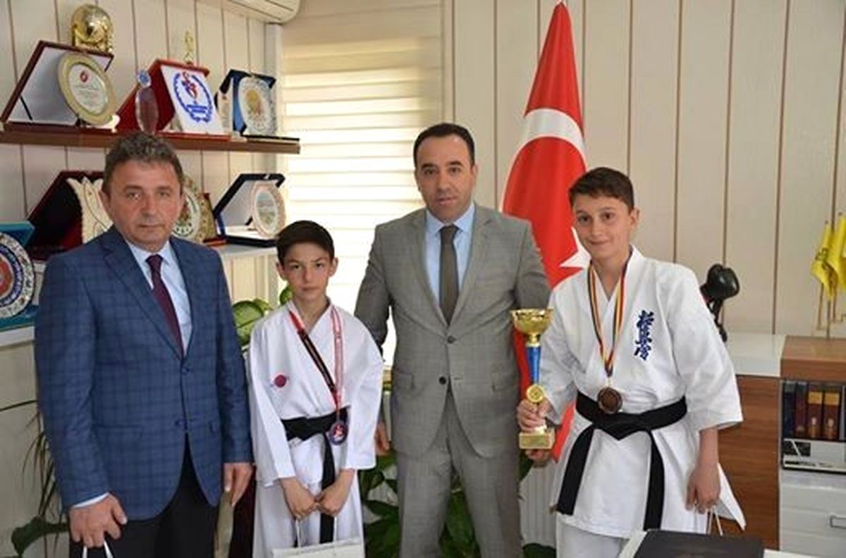 İl Müdürü Yıldız, Başarılı Karatecileri Ödüllendirdi