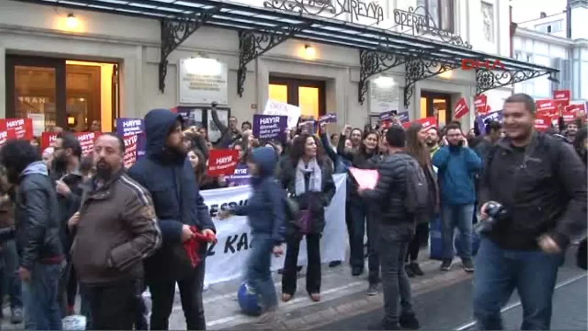 İstanbul\'da Referandum Protestoları (2)