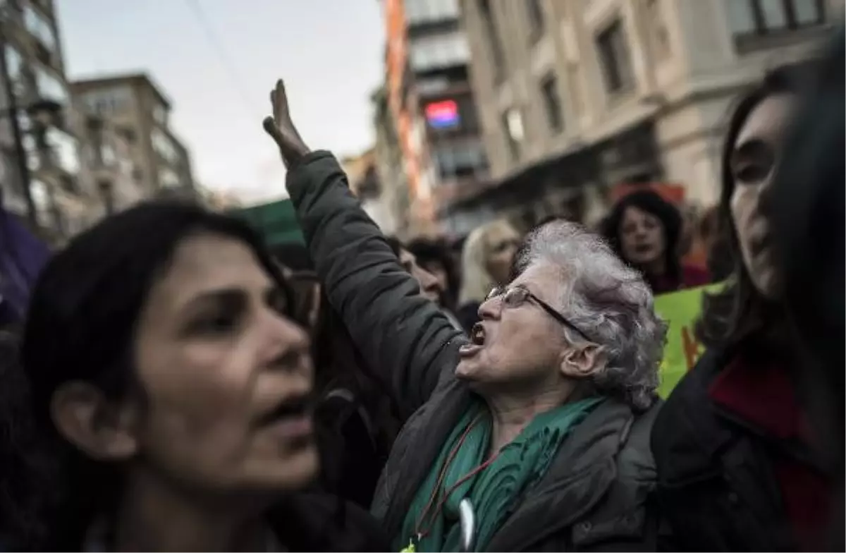 İstanbul\'da Referandum Protestoları