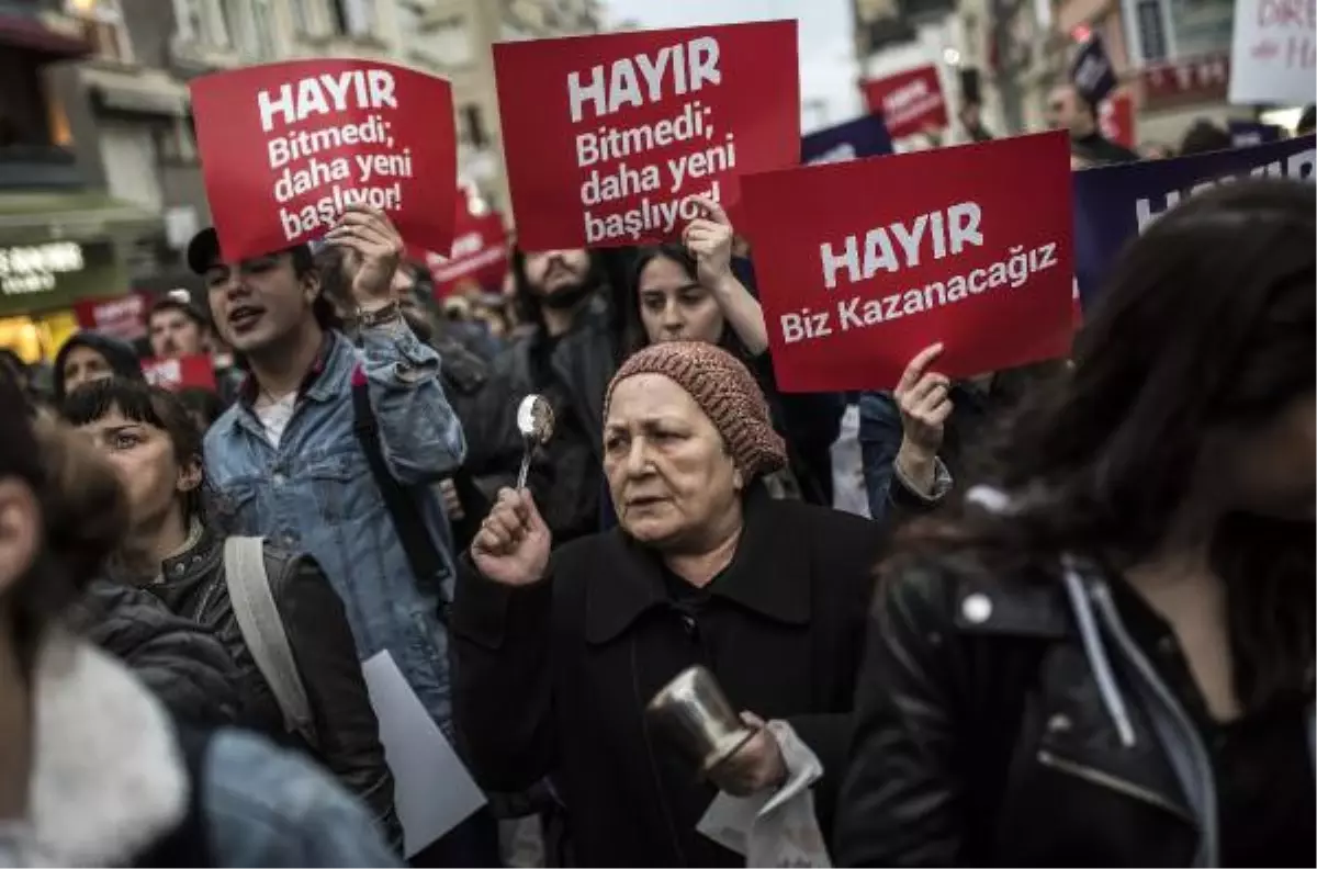 İstanbul\'da Referandum Sonucuna Tepki Eylemleri