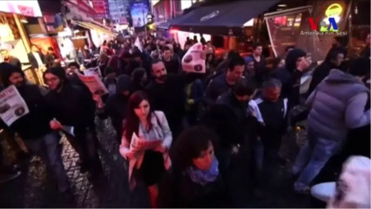 İstanbul\'da Referandumun Sonucu Protesto Edildi