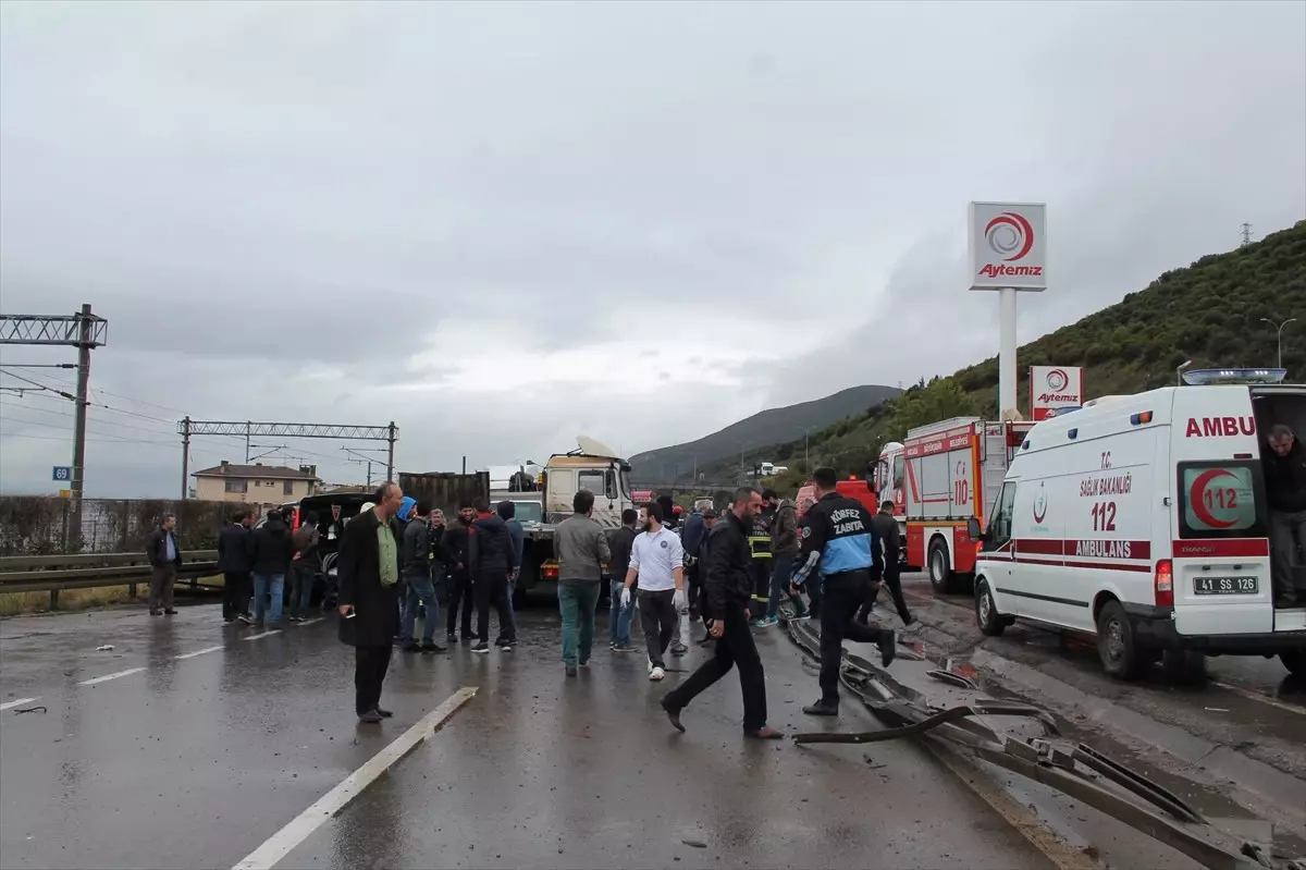 Kocaeli\'de Zincirleme Trafik Kazası: 7 Yaralı