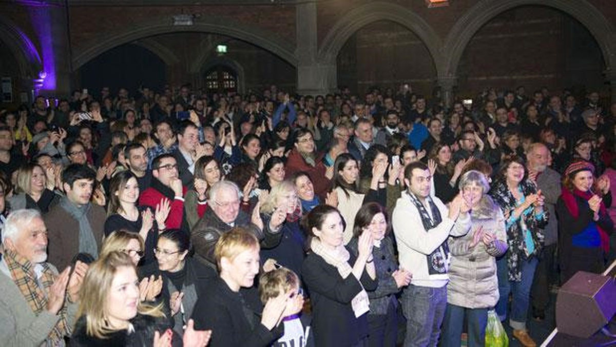 Londra\'da Tarihi Kilise Nazım Hikmet\'i Ağırladı