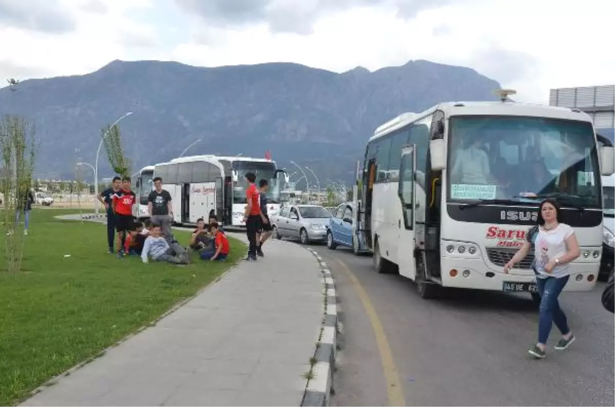 Manisa\'da Zincirleme Kaza: 1 Ölü, 4 Yaralı