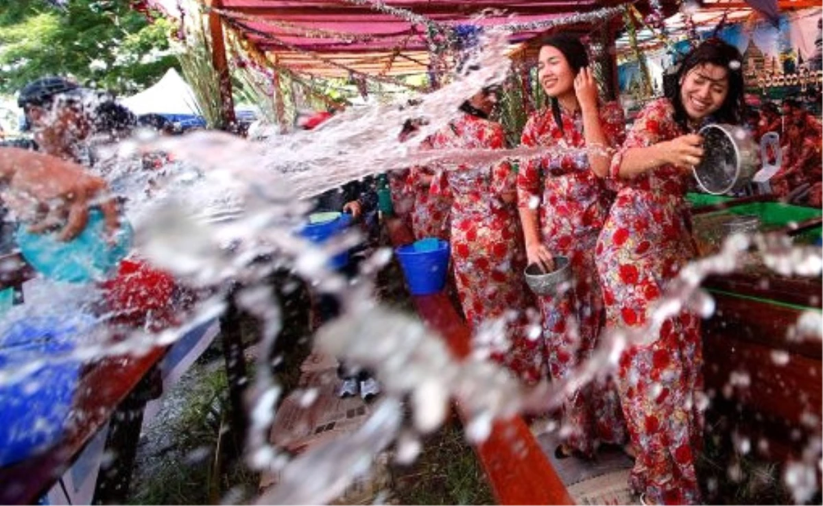 Myanmar\'da Su Festivalinde Facia: 258 Kişi Öldü