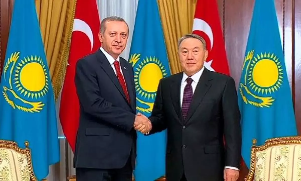 Nazarbayev\'den Erdoğan\'a Referandum Tebrik Mesajı