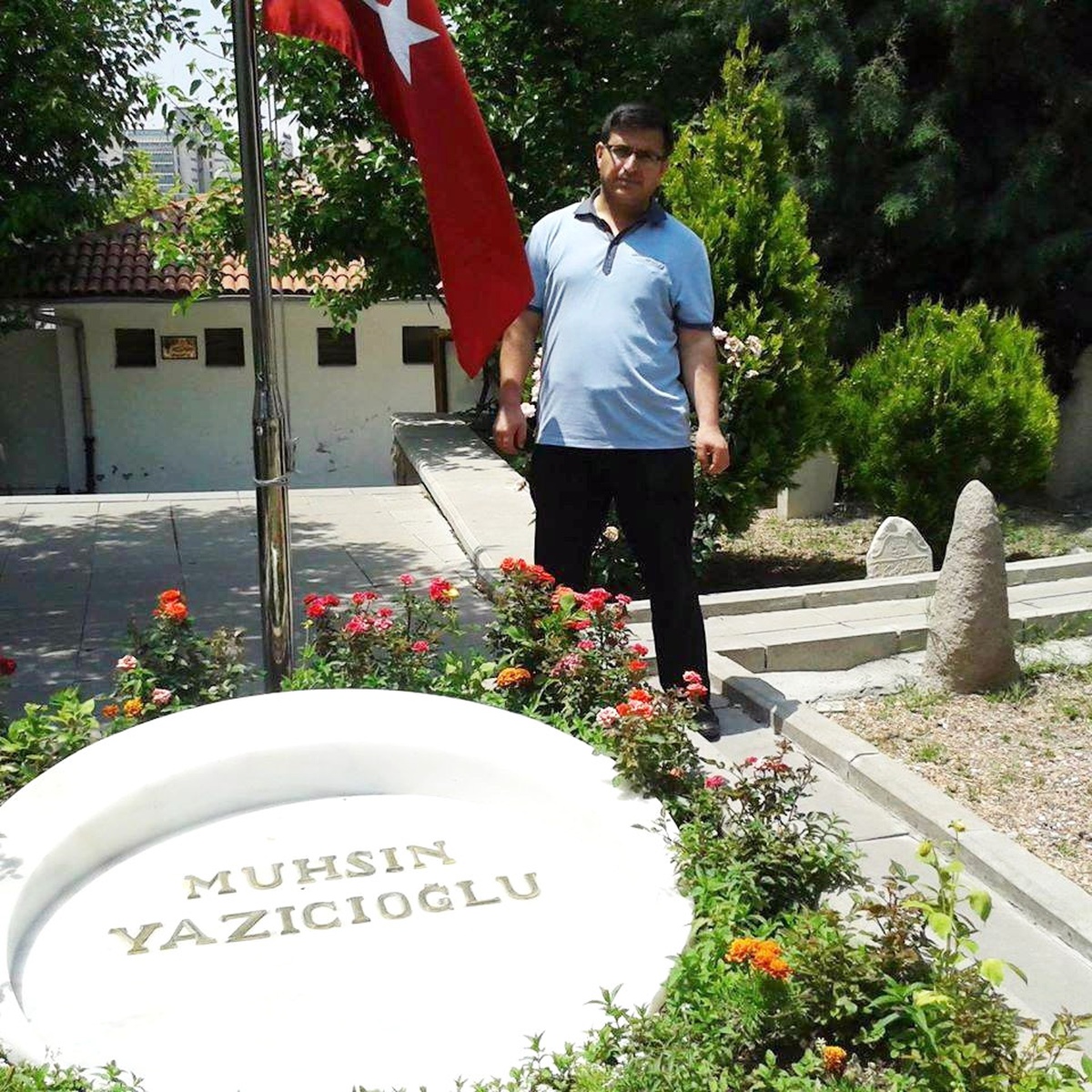 Şehit Polisten Geriye Yazıcıoğlu\'nun Mezarı Başında Çektiği Fotoğrafı Kaldı