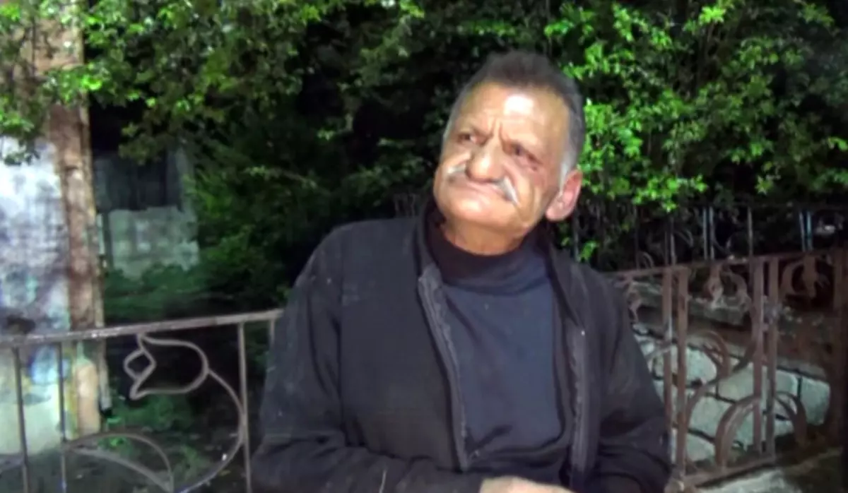Saldırganlar, Yaşlı Adamı Ayağından Vurduktan Sonra Evini Yaktı