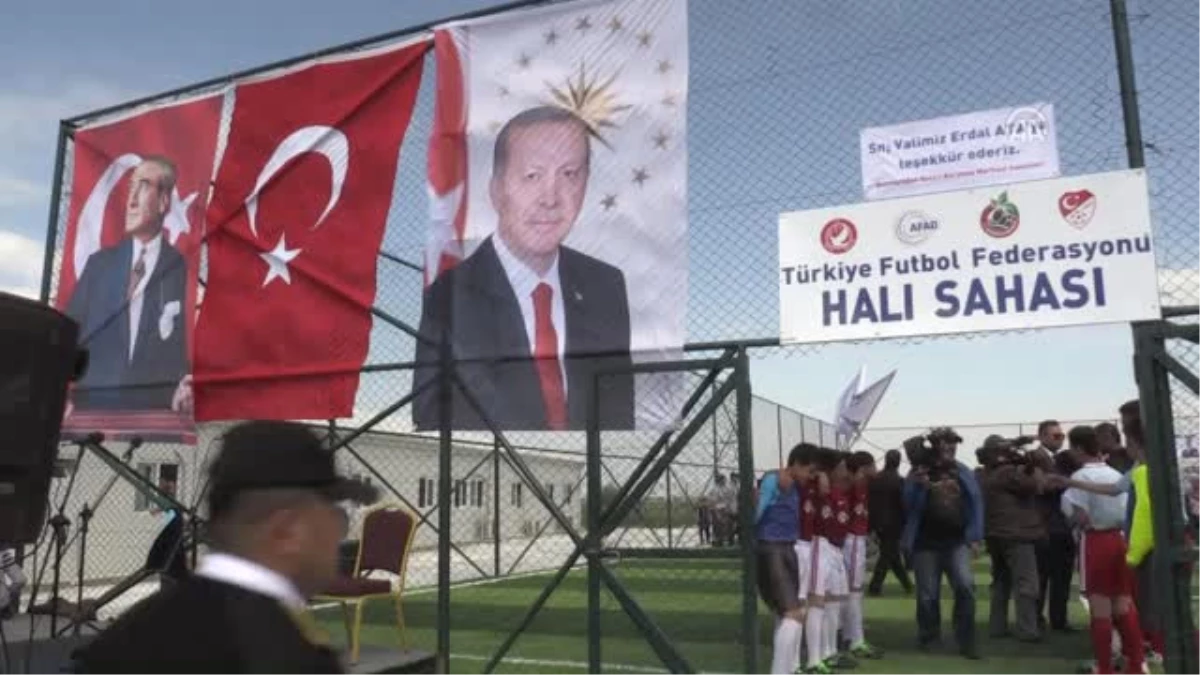 Tff\'den Suriyeliler Için Futbol Sahası