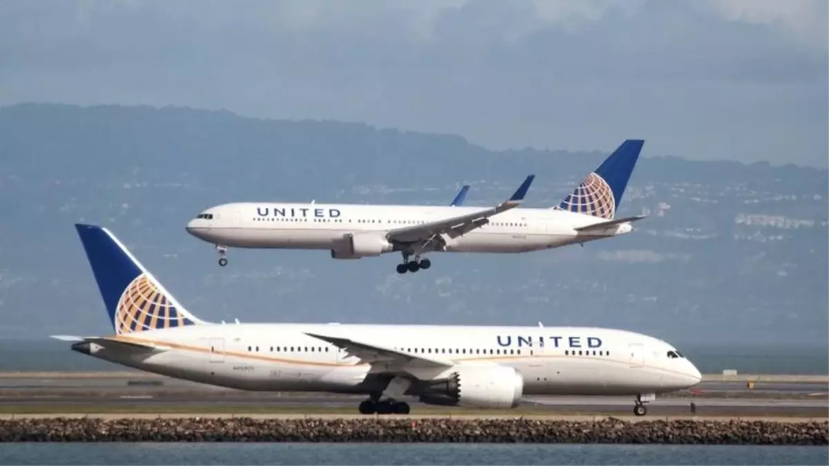 United Airlines Bu Sefer de Bir Çifti Uçaktan İndirdi