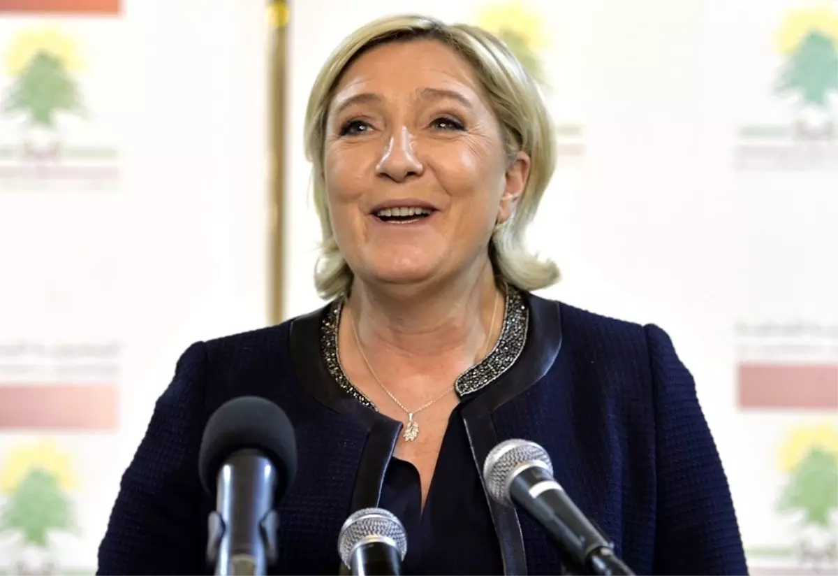 ABD\'li Şarkıcı Cher, Marine Le Pen\'i Uyardı