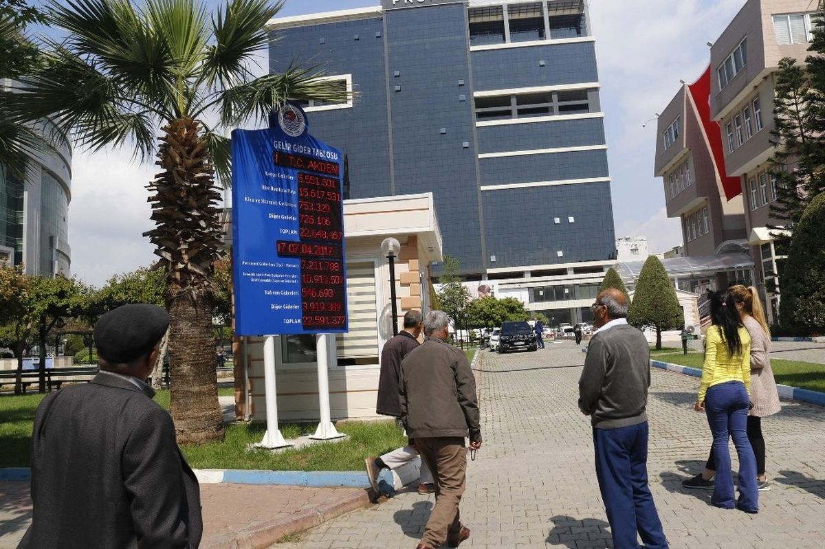 Akdeniz Belediyesi\'nin Gelir-gider Tablosu Işıklı Panoda