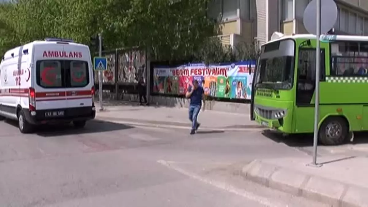 Ambulansa Yol Vermek İsteyen Araçlar Birbirine Girdi: 1 Yaralı