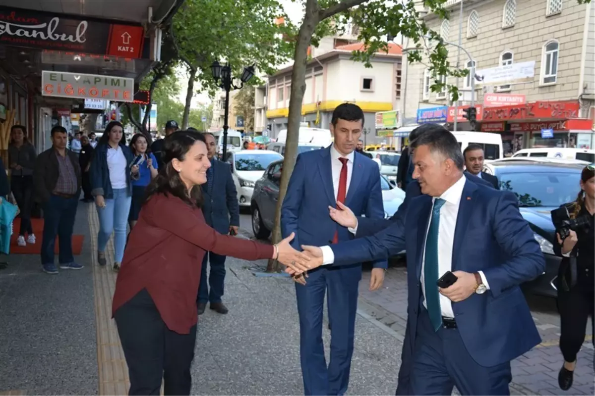 Balıkesir Valisi Ersin Yazıcı\'nın Hayırsever Ziyareti