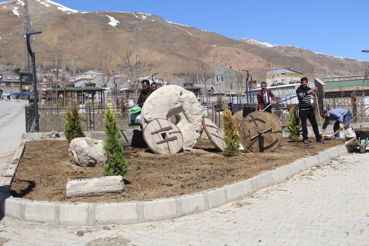 Başkale\'deki Parklarda Düzenleme Çalışması