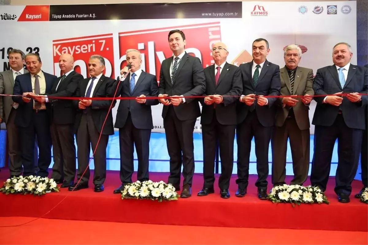 Başkan Büyükkılıç Mobilya Fuarını Ziyaret Etti