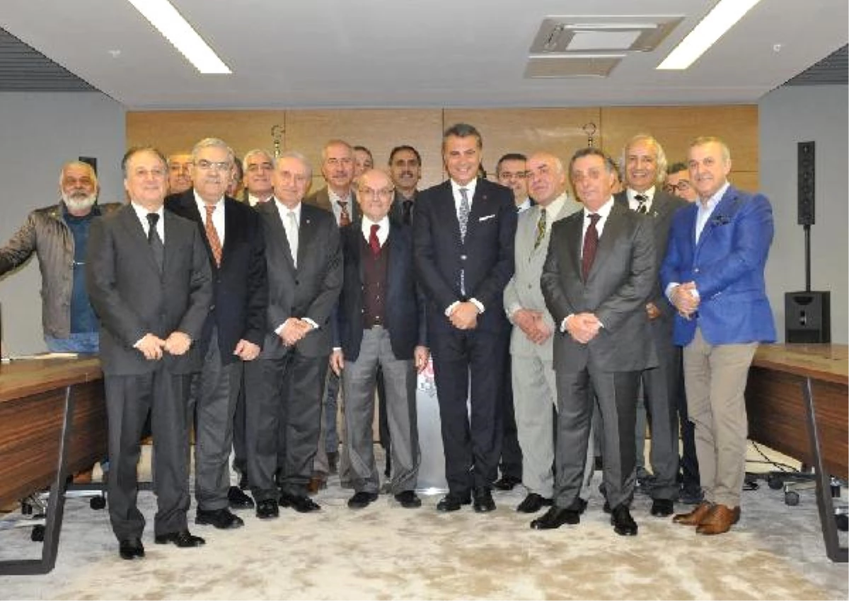 Beşiktaş\'ta Yeni Divan Başkanlık Kurulu Üyeleri Mazbatalarını Aldı