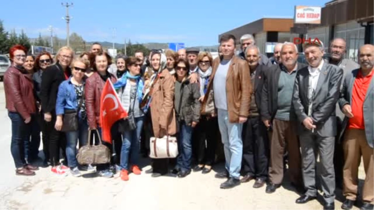 Bursa Referandumun Iptali Için Istifa Edip Ankara\'ya Yürüyen Doktor Yenişehir\'de