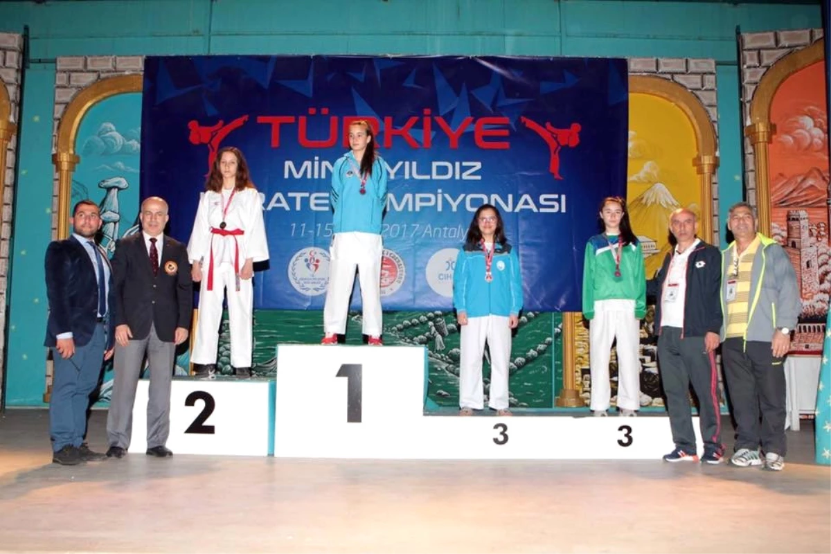 Büyükşehirli Karatecilerden 7 Türkiye Derecesi