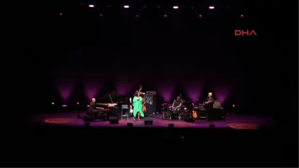 Cazın Divası Dıanne Reeves Istanbul\'da Konser Verdi