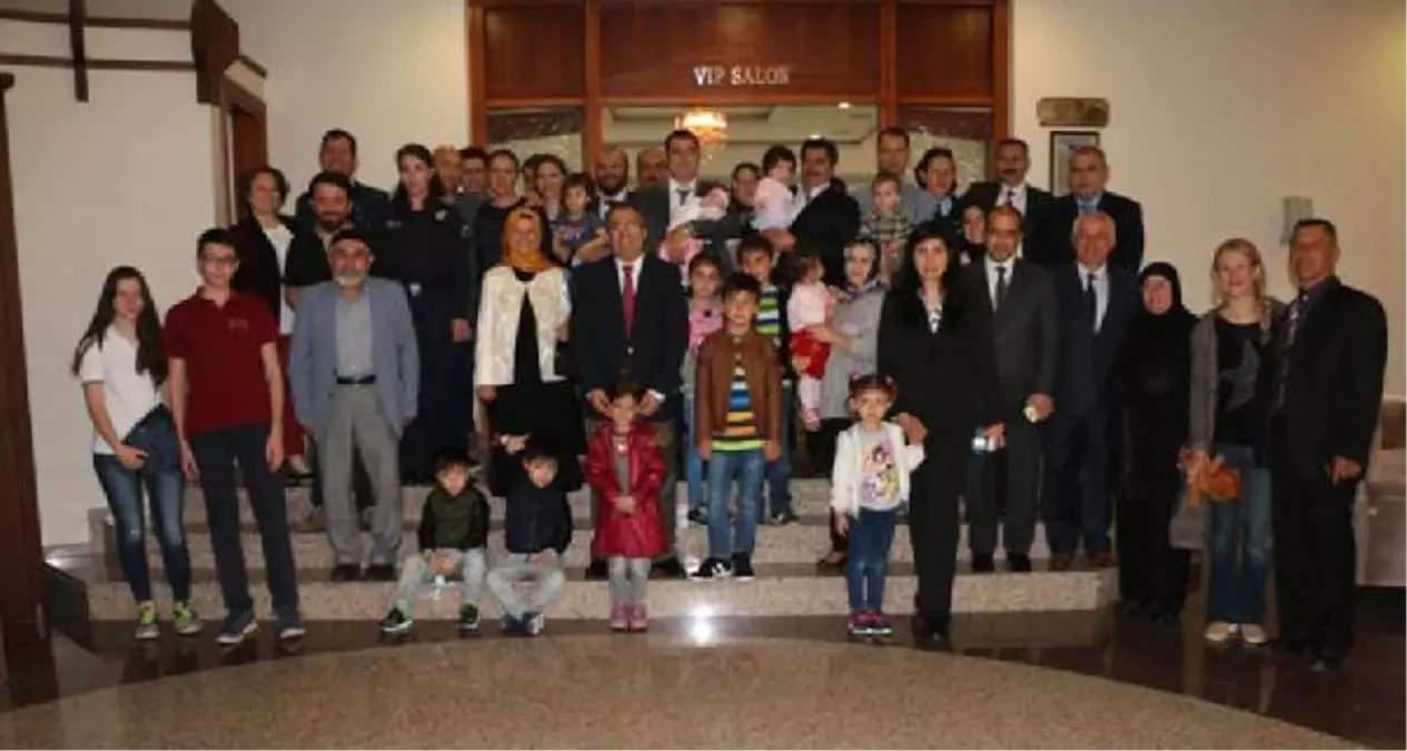 Denizli\'de Çok Çocuklu Polislere Yemek