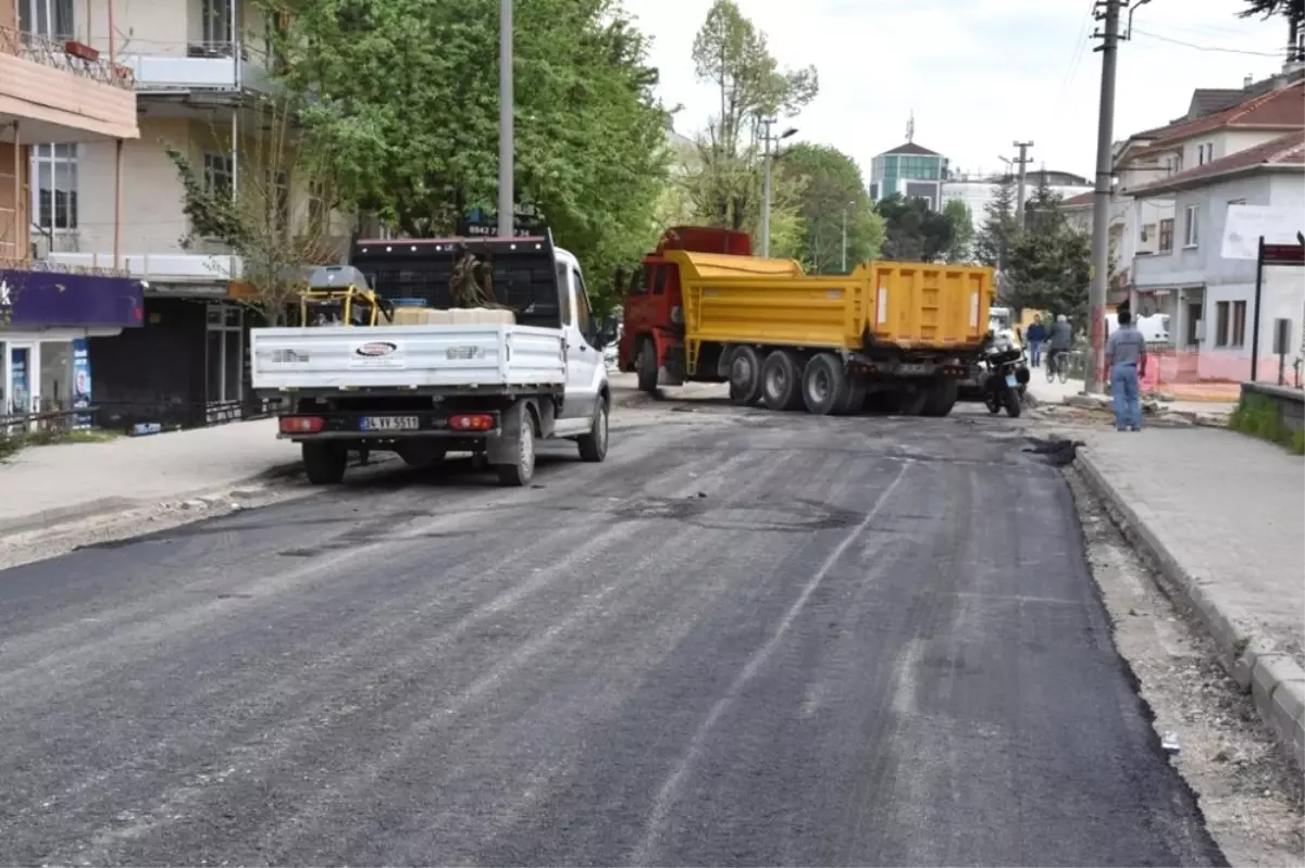 Düzce Belediyesi Uzunmustafa Mahallesinde Asfalt Çalışmasına Başladı