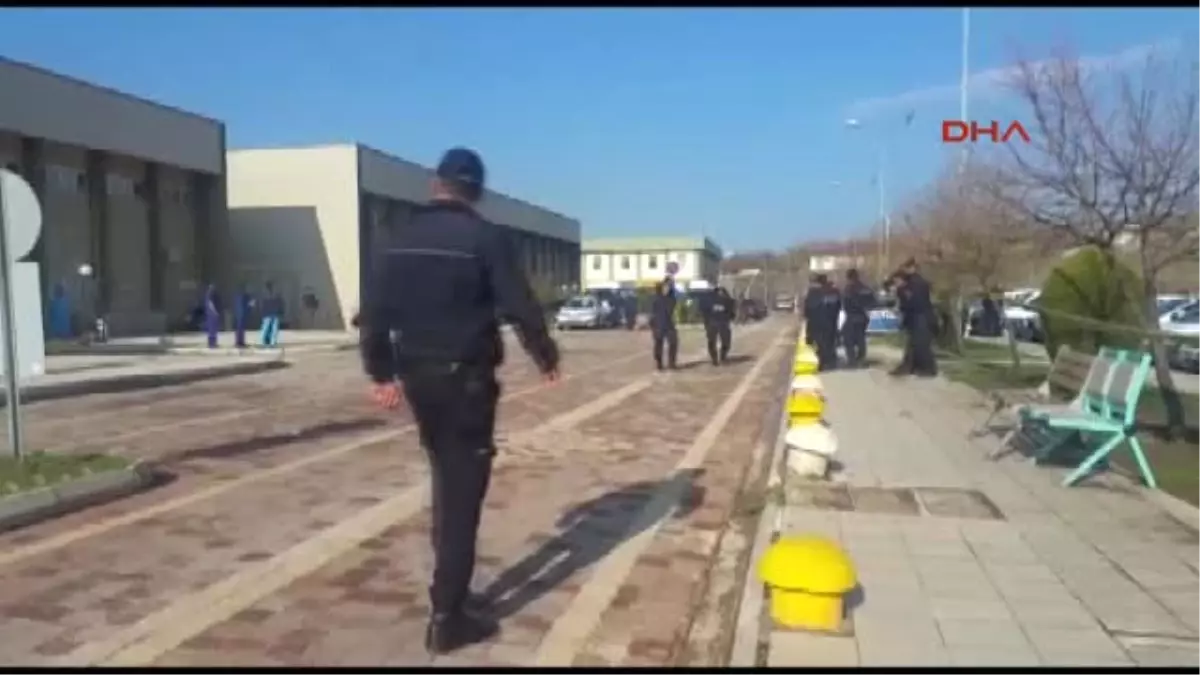 Elazığ Helikopter Şehitlerinin Cenazelerinin Beklendiği Fırat Üniversitesi Adlı Tıp Kurumundan...