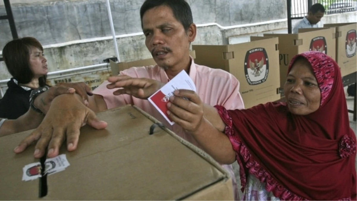 Endonezya\'da Cakarta Valiliği Seçimi