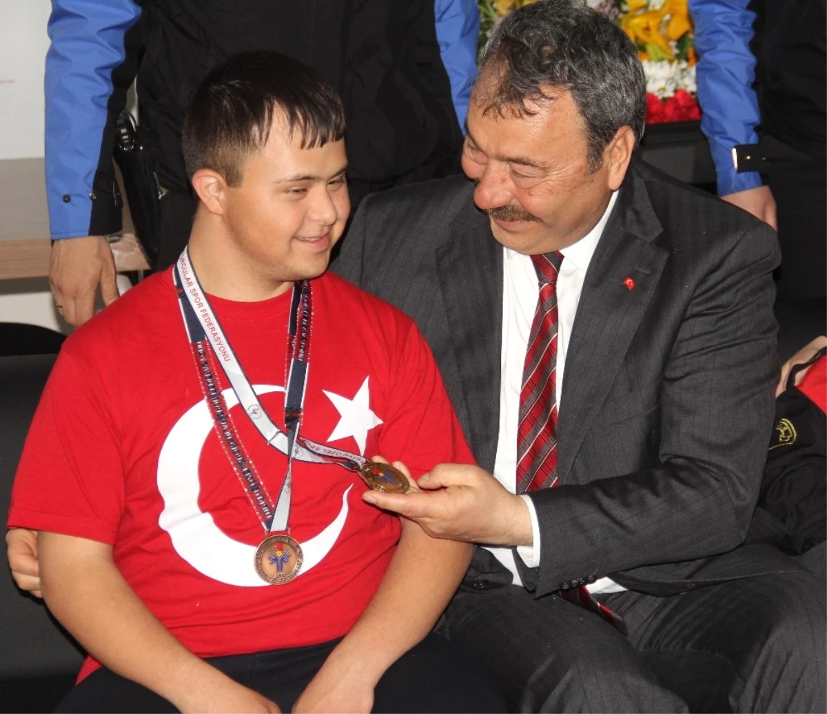 Engelli Şampiyondan Emniyet Müdürüne "Osman Amca Seni Çok Seviyoruz" Anonsu