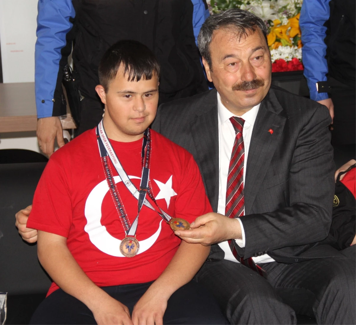Engelli Şampiyondan Emniyet Müdürüne "Osman Amca Seni Çok Seviyoruz"