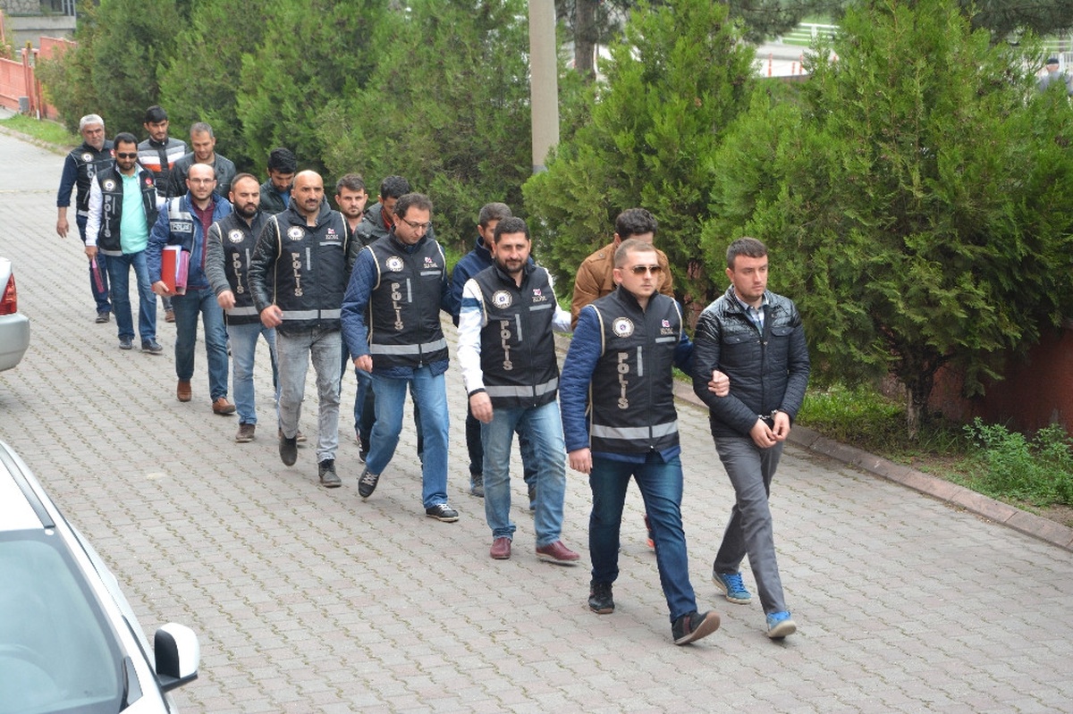 Fetö\'den 7\'si Rütbeli Asker 8 Kişi Tutuklandı