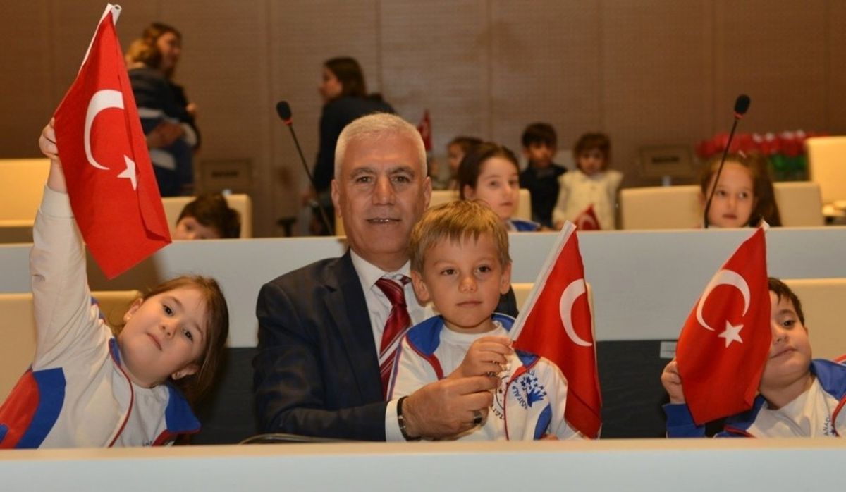 Halk Evi\'nde 23 Nisan Coşkusu