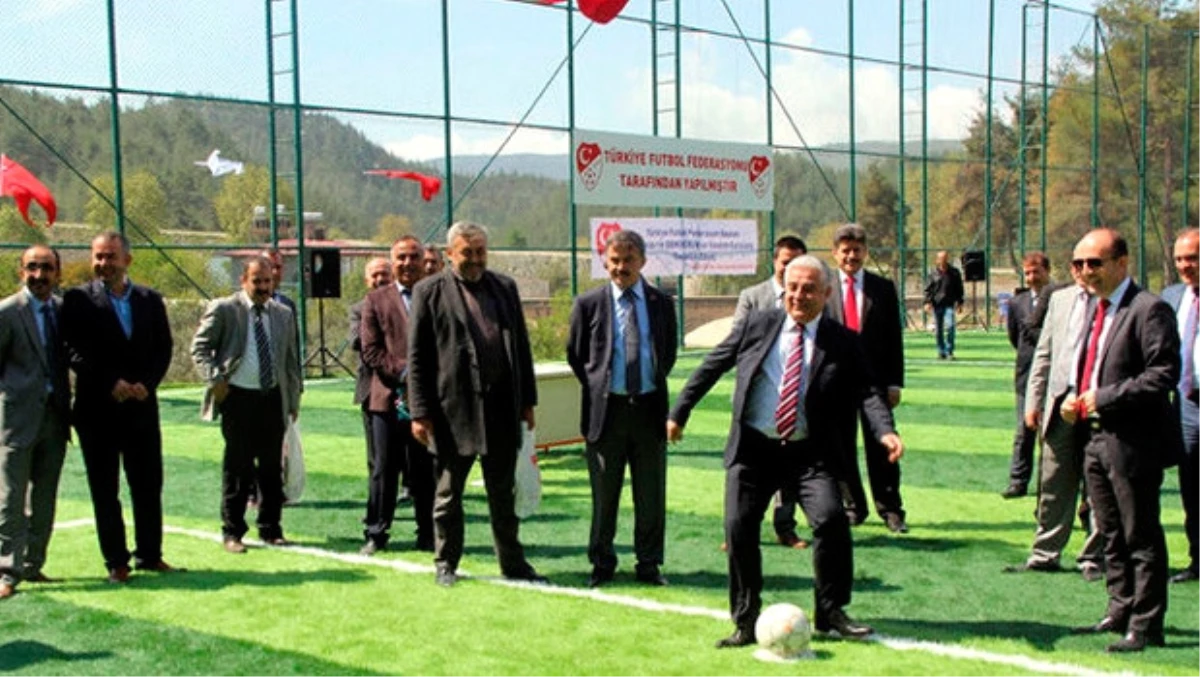 Hatay\'da Suriyeli Çocuklar İçin Spor Sahası