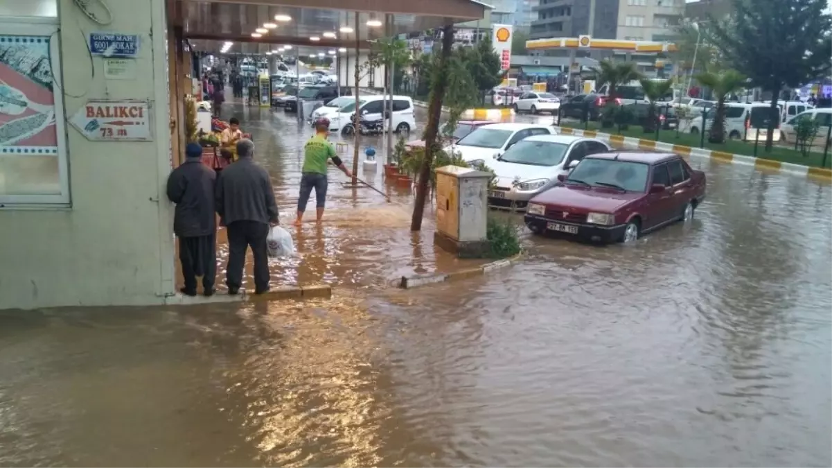 Kahta\'da Dolu ve Sağanak Yağış