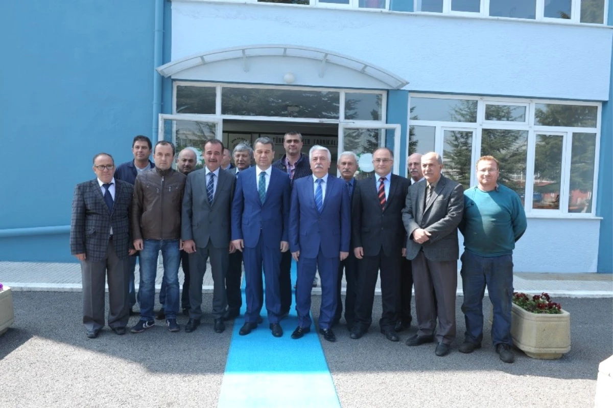 Vali Azmi Çelik, Eskişehir Şeker Fabrikası\'nı Ziyaret Etti