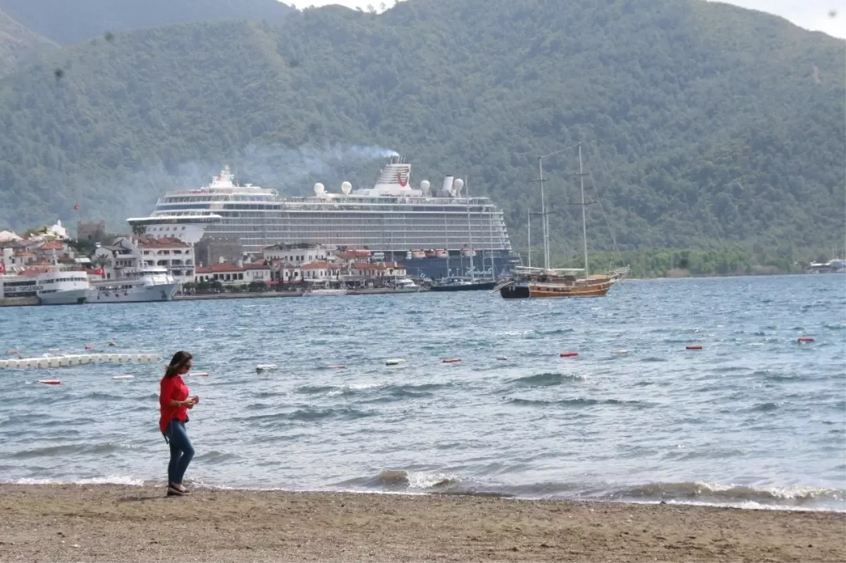 Yüzen Saray Sezonun İlk Ziyaretini Gerçekleştirdi