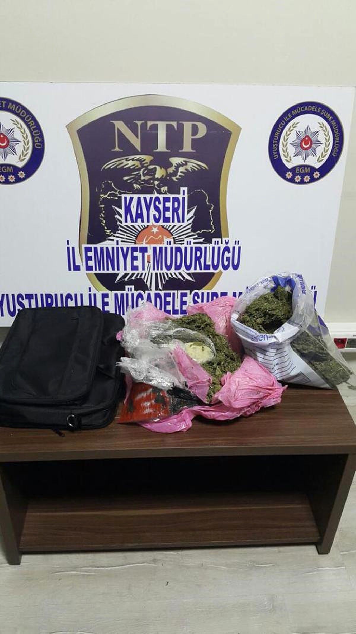 3 Otobüs Yolcusunda 2 Kilo 574 Gram Esrar Ele Geçirildi