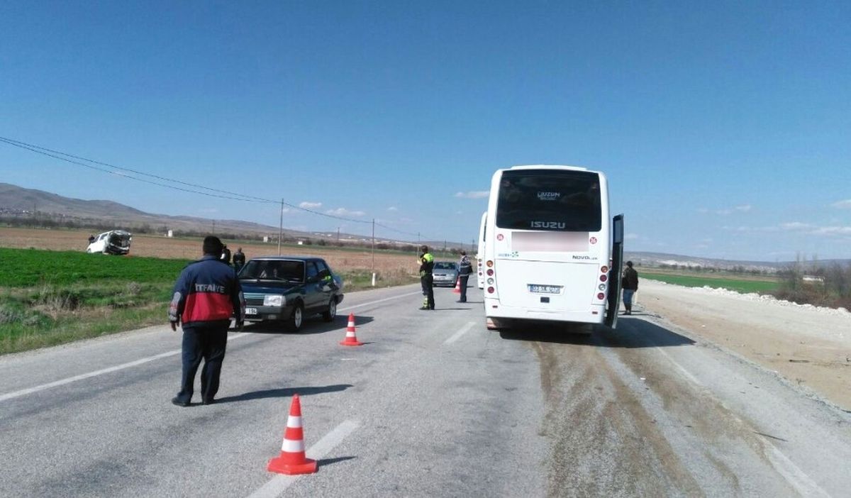 Afyonkarahisar\'da Trafik Kazası: 19 Yaralı