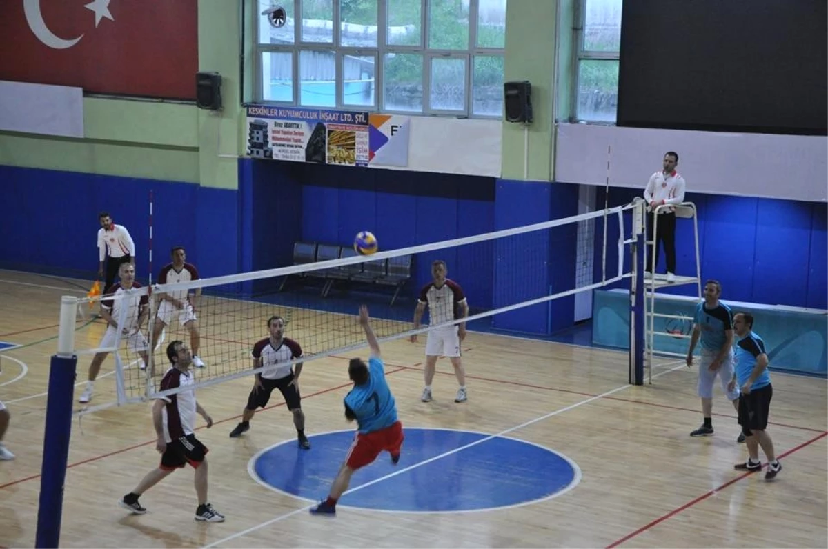 Artvin\'de Valilik Kupası Voleybol Turnuvası Sona Erdi