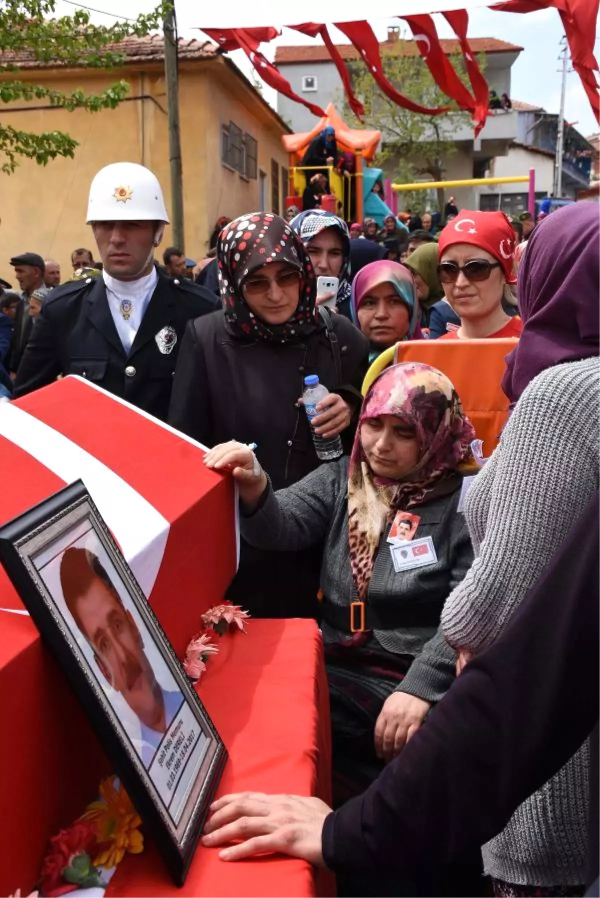 Balıkesirli Şehit Polis Son Yolculuğuna Uğurlandı