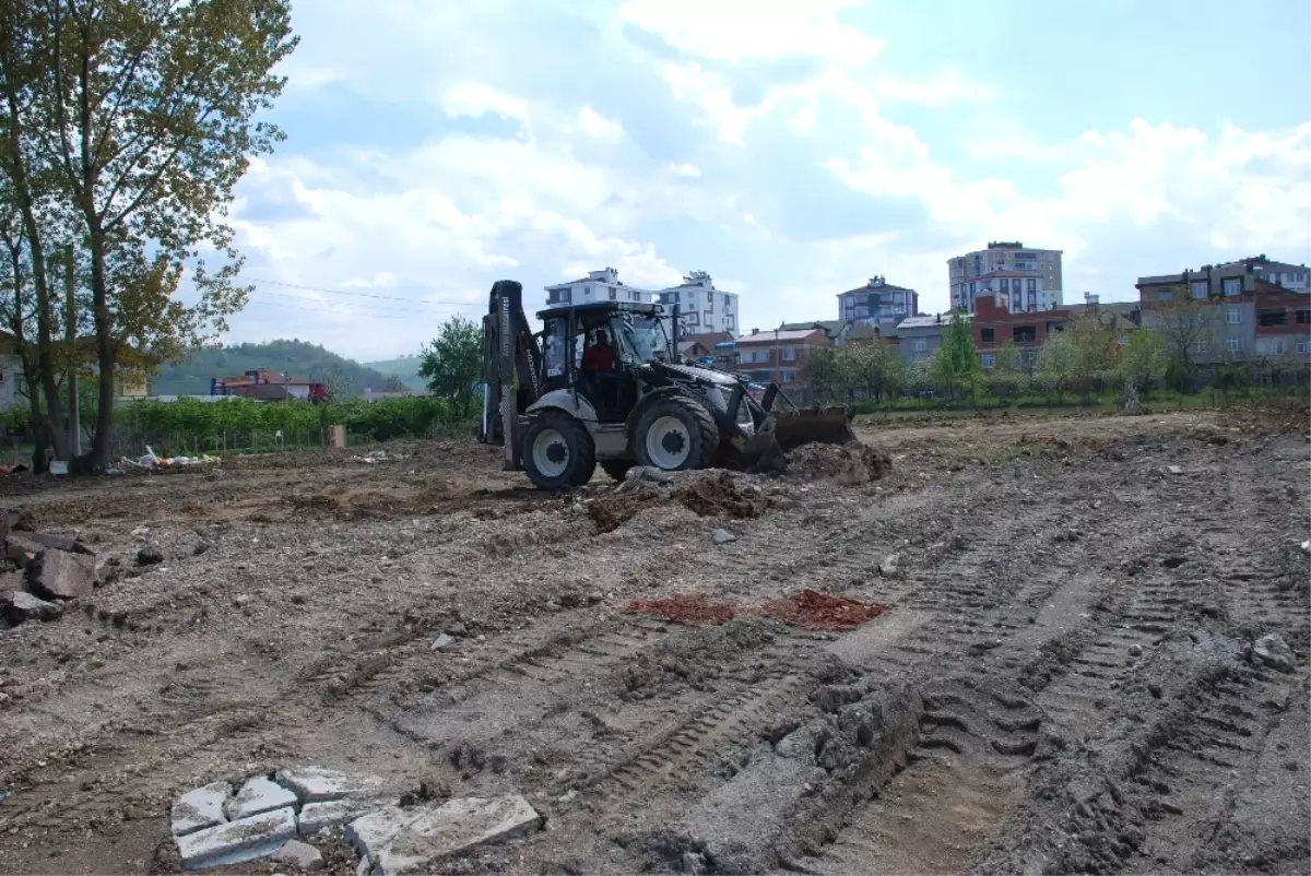 Belediyeden Gençlere Futbol Sahası