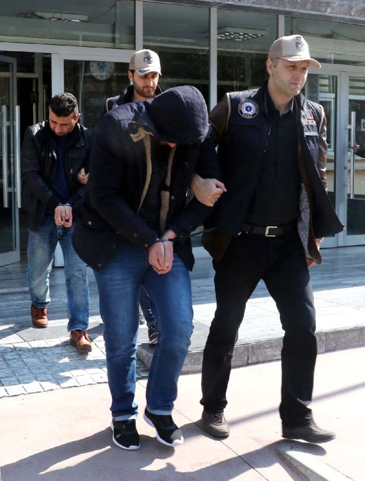 Deaş Operasyonunda Gözaltına Alınan 2 Iraklı Adliyeye Sevk Sedildi
