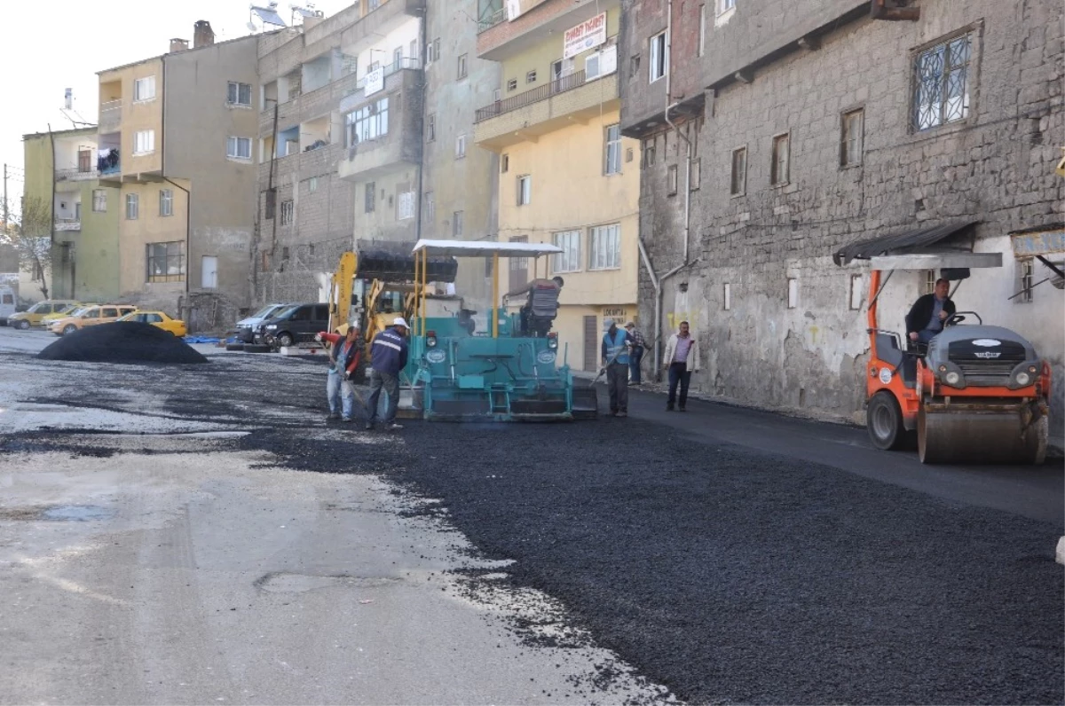 Develi\'de Terminal Mevkiinde Asfaltlama Çalışmaları Başladı