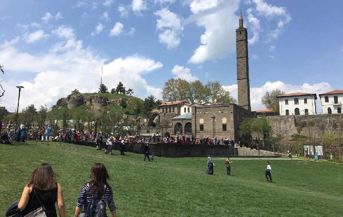 Diyarbakır\'da 52 Yıl Sonra Tarihi İçkale\'ye Ziyaretçi Akını