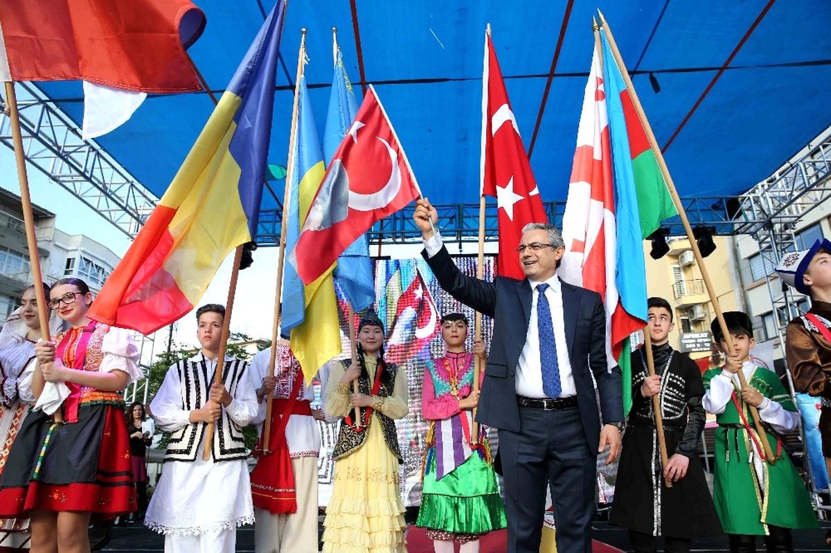 Dünya Çocukları Karşıyaka\'da Buluştu
