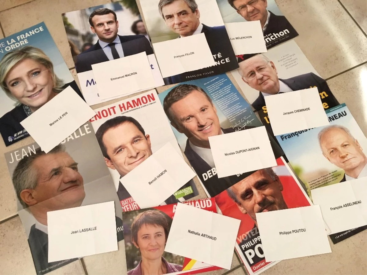 Fransa\'da Oy Pusulaları Seçmenlere Dağıtılmaya Başlandı