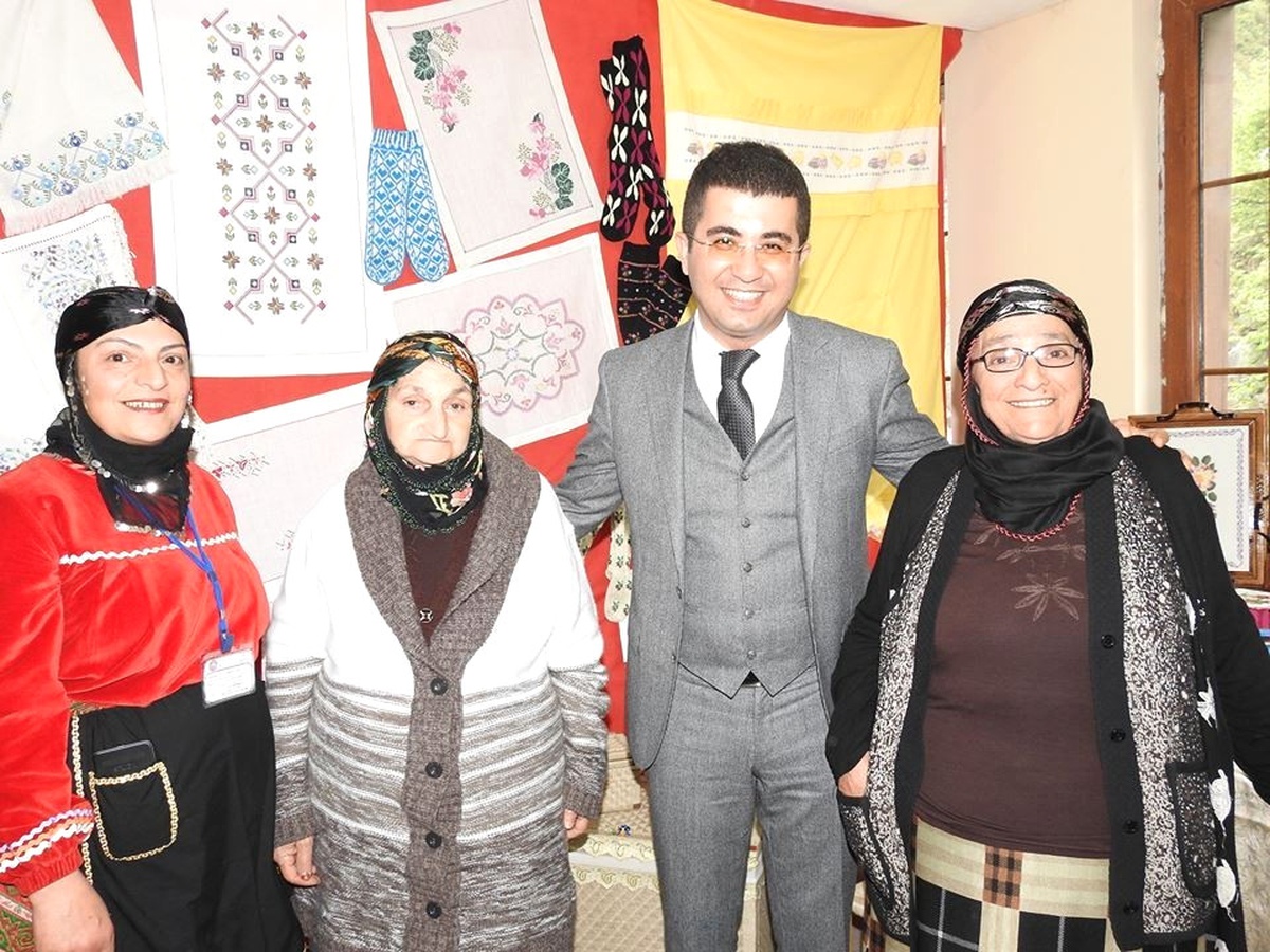 Halk Eğitim Kursu\'na Katılan İlkay ve Safiye Nineler İlgi Odağı Oldu