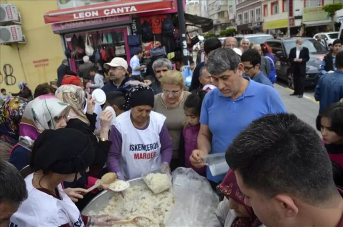 İskenderun\'da Kutlu Doğum Pilavı