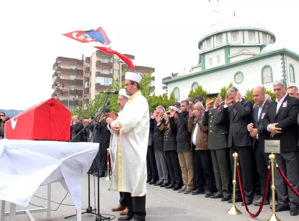 Izmir Şehidini Uğurladı