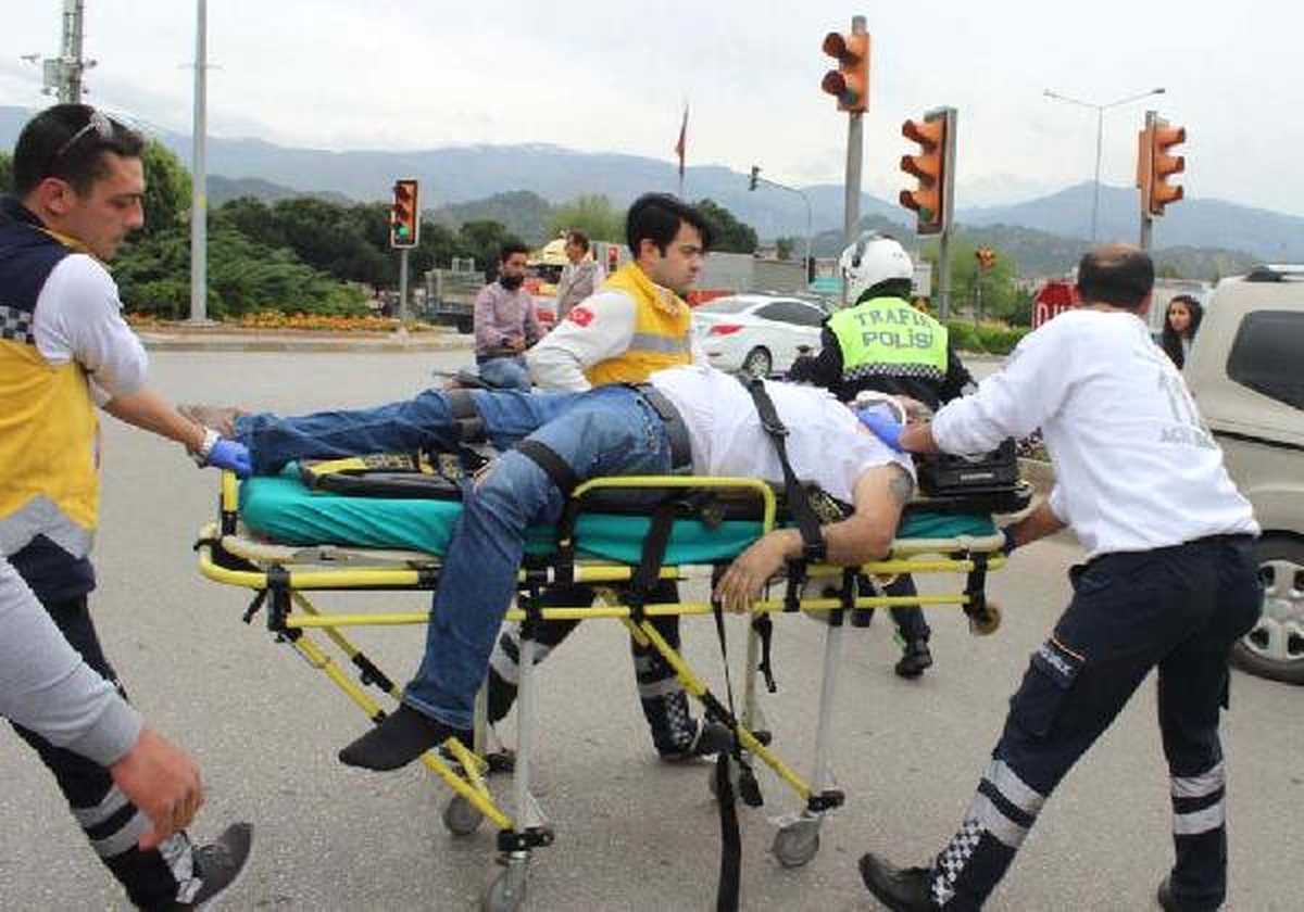 Kamyonun Çarptığı Motosikletli Öldü